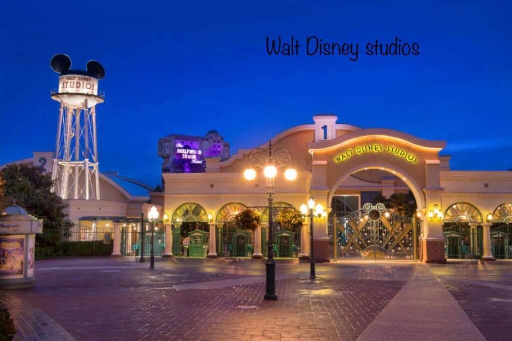 Studio 2 Adultes 2 Enfants Parcs Disneyland Paris Montévrain Exterior photo