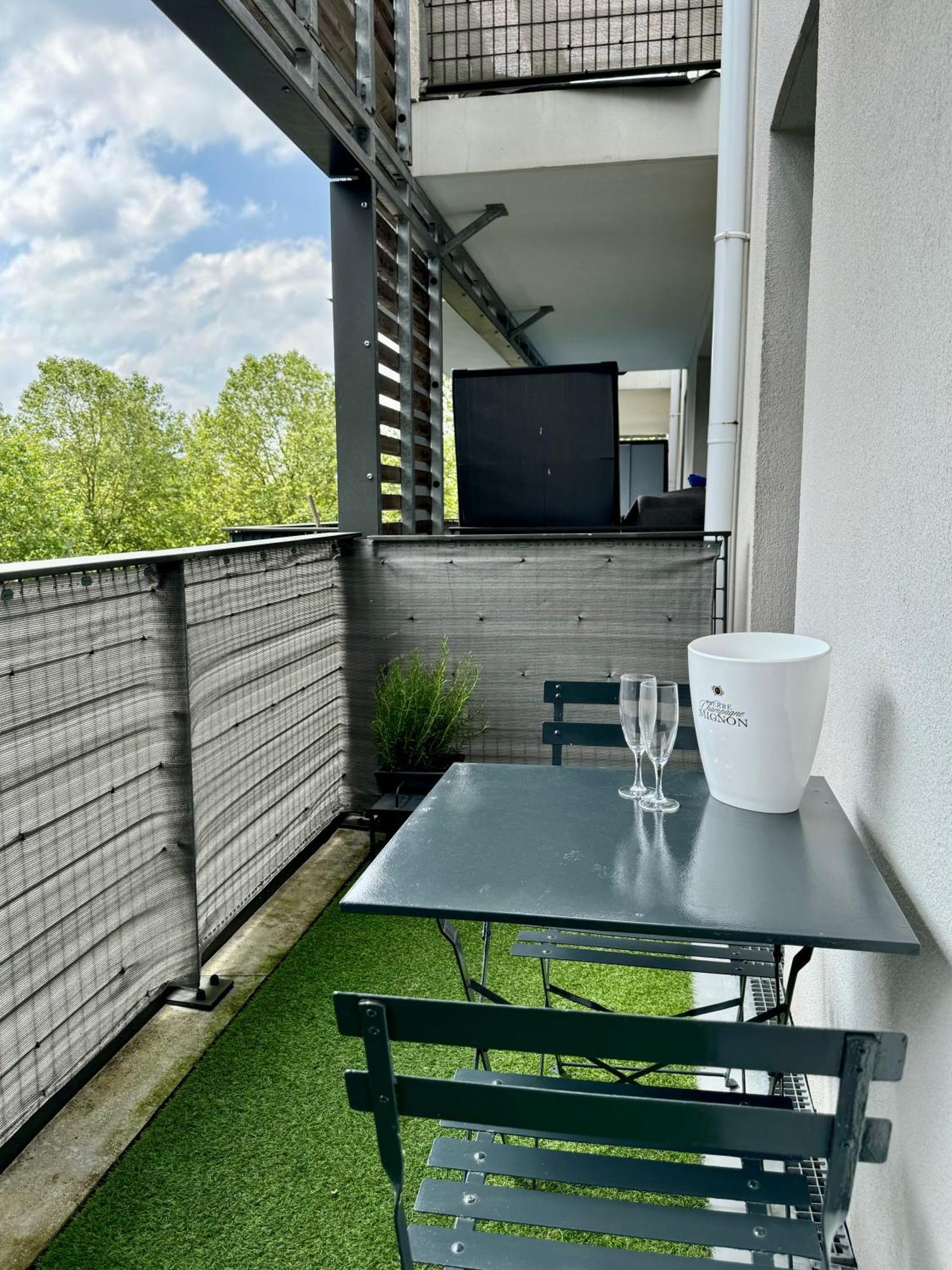 Studio 2 Adultes 2 Enfants Parcs Disneyland Paris Montévrain Exterior photo